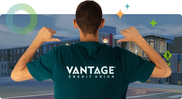 Maryville student wearing Vantage Credit Union t-shirt