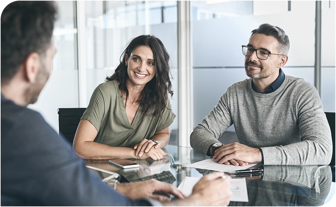 A couple talking with a Vantage employee