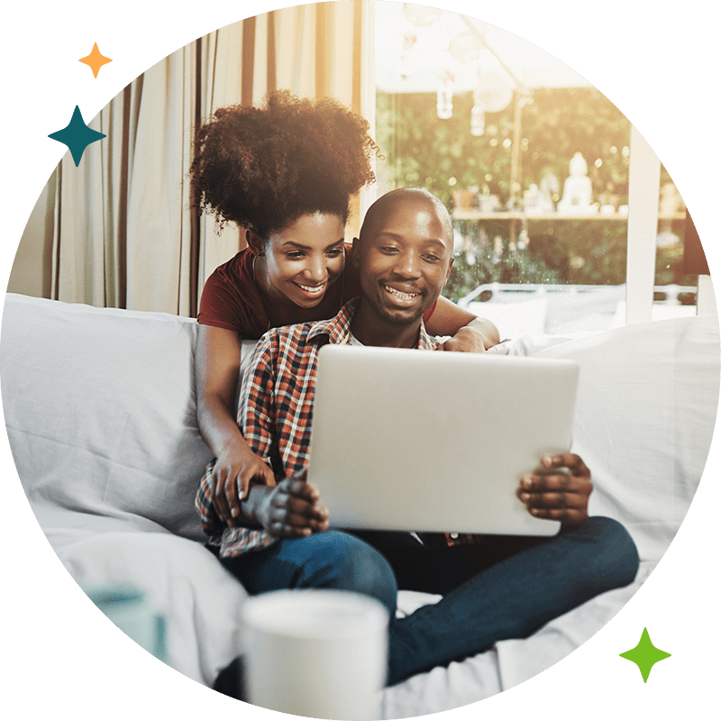 couple looking at Vantage checking account offer online couple looking at Vantage checking account offer online